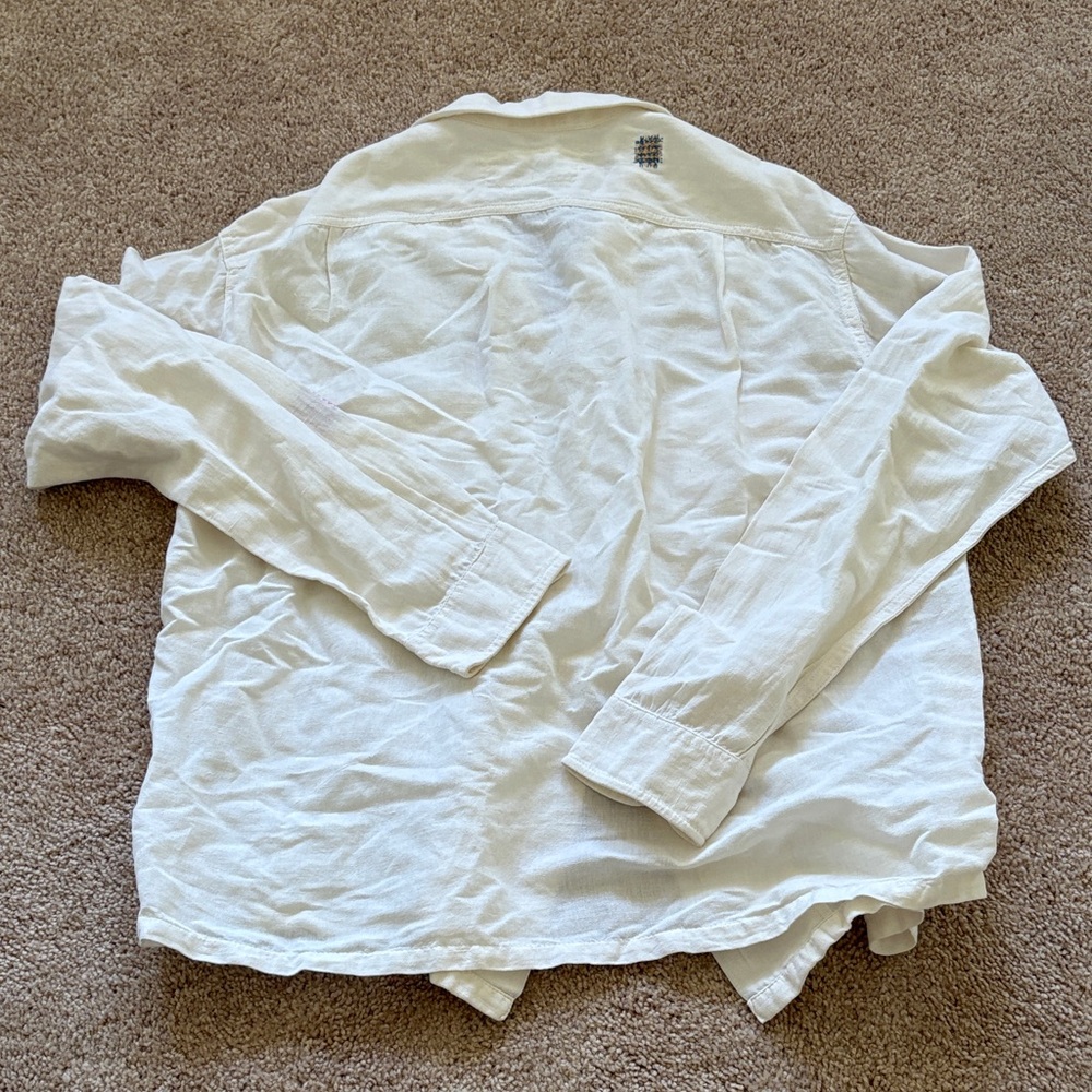 story MFG White Button-Up Shirt with Embroidered Accents*** pls see description - Picture 7 of 9